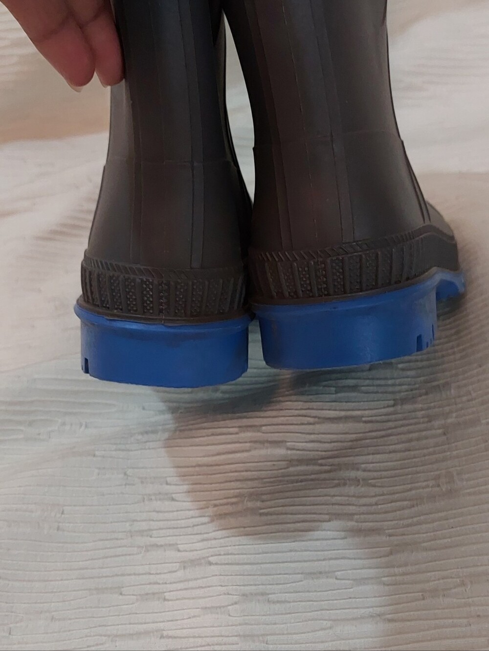 Kamik Logo Gray Rain Boots with Blue Soles Big Kid Size 5 - Picture 5 of 9